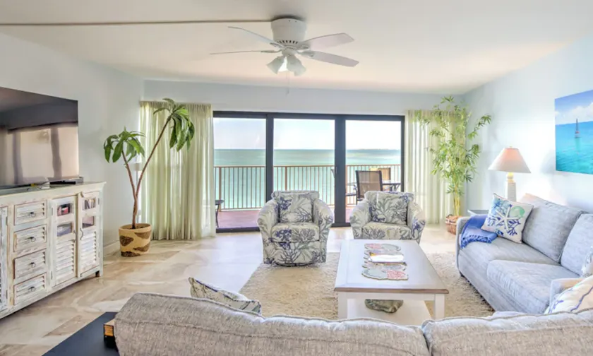 Cool & Clean Top Floor Remodeled Oceanfront Condo - Image 1