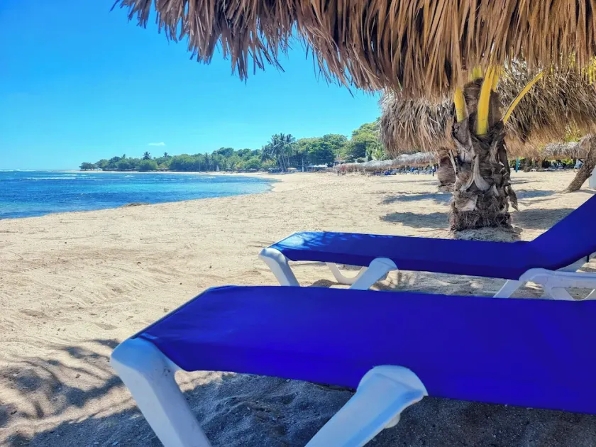 Costambar Beachfront Stay with Pool - Image 1