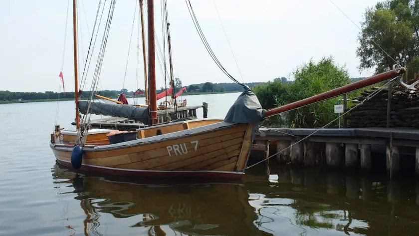 komfortable, overkommelige, stille, omgivet af havnen med enge, Kæledyr er velkomne - Image 1