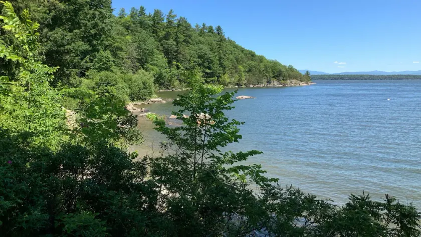 Hyggeligt sommerhus med udsigt over Lake Champlain - Image 1