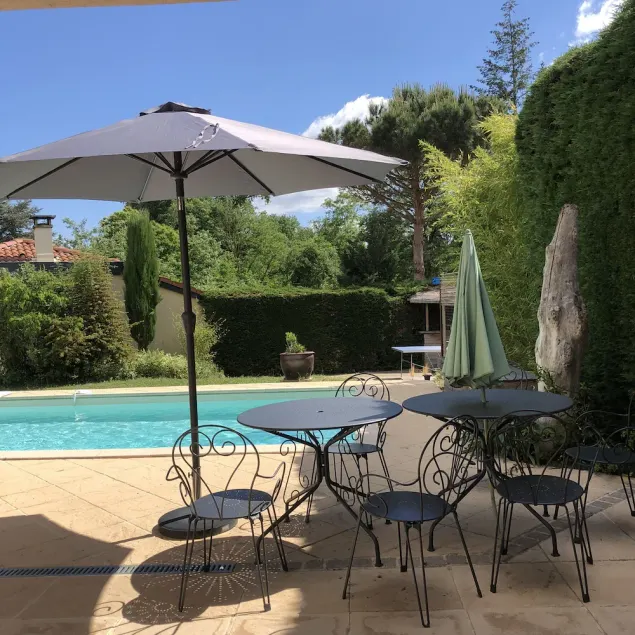Maison, Piscine Privée et Terrain de Boules, au Calme - Image 1