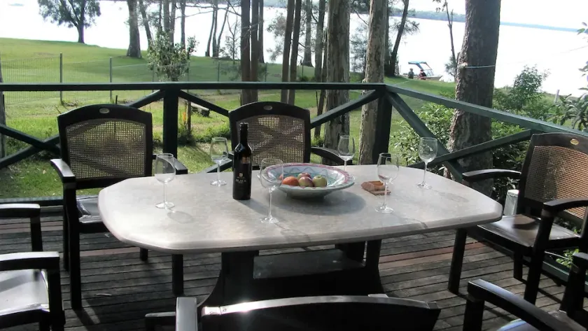 Absolute Waterfront - large deck, level access to water, plenty wildlife - Image 1