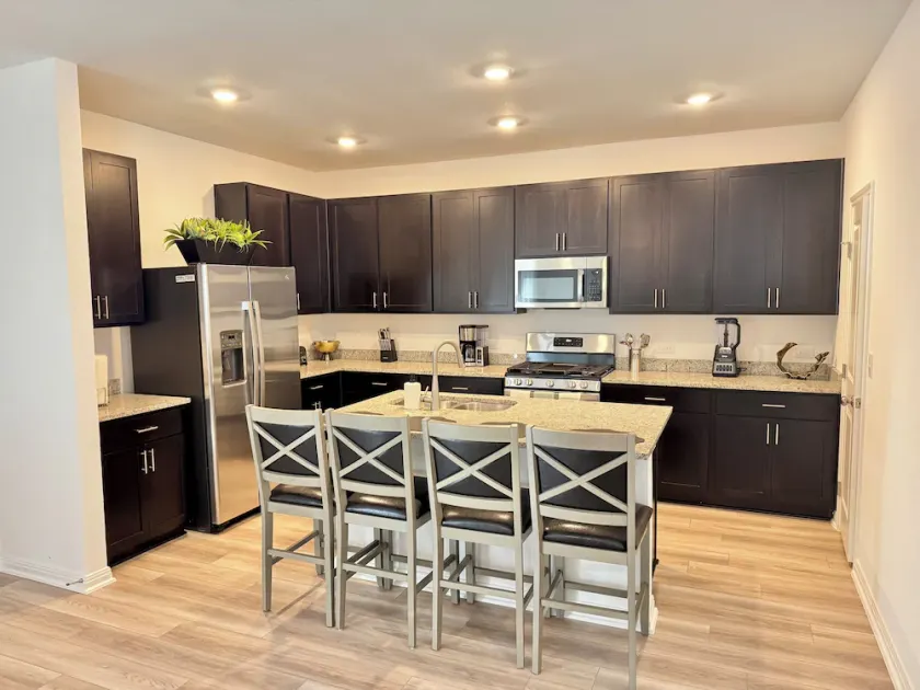 Modern 4BR New Home w Luxury Touches - Image 1