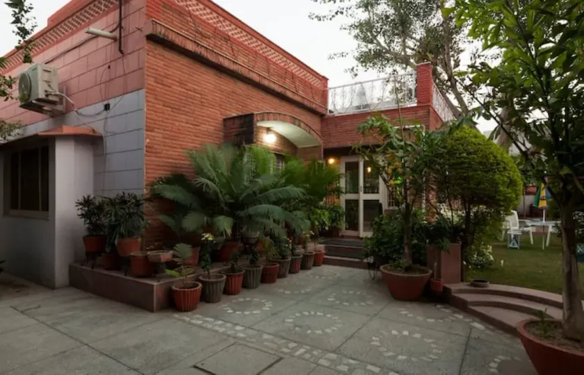 Col Sharma's Homestay - Image 1