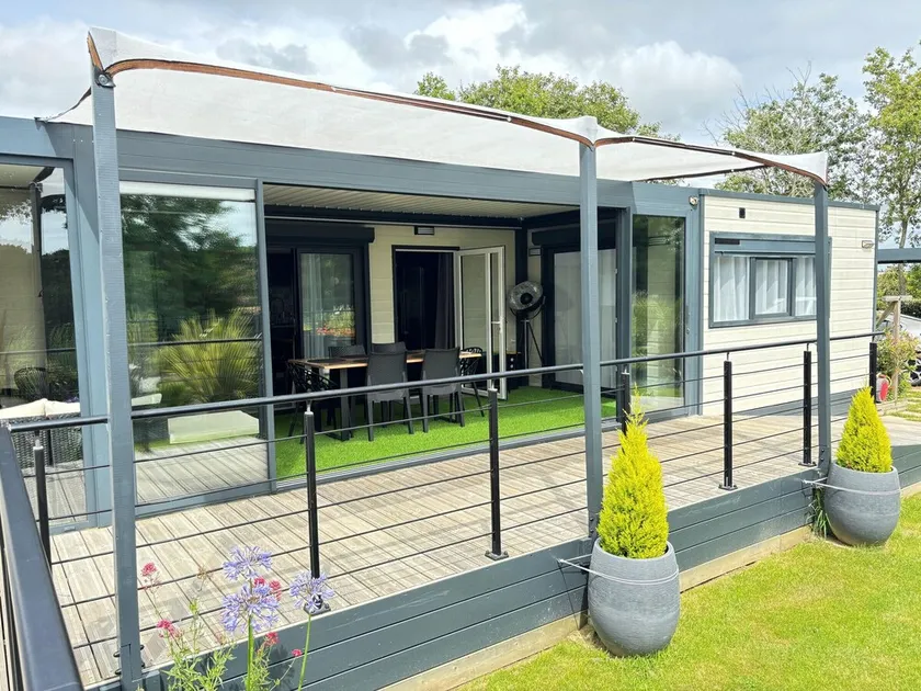 Geräumiges Cottage: 3 Schlafzimmer, Jacuzzi, Parkplatz, Pool, in Strandnähe - Image 1