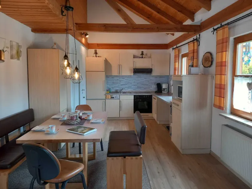 Large vacation home with garden and barbecue facilities (98 sqm) - Image 1