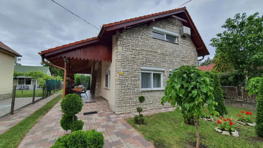 Holiday home near the beach with high level - Image 1