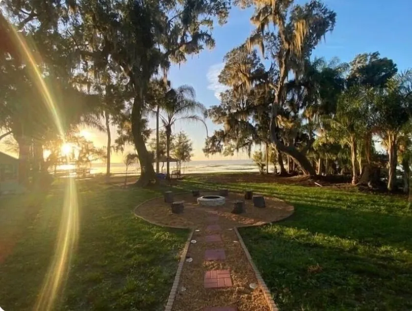 COUNTRYSIDE VACATION BY THE LAKE HOUSE CENTRAL FLORIDA - Image 1