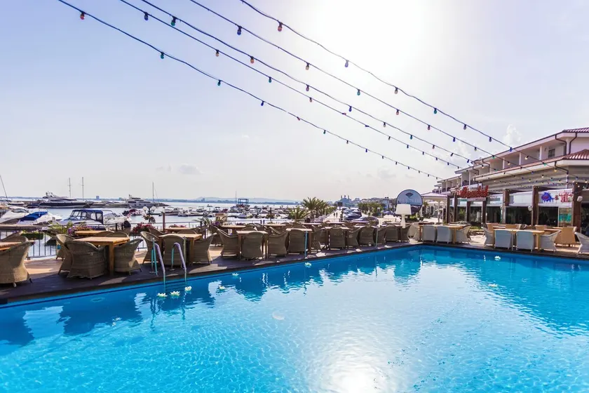 Hotel Palace Marina Dinevi - Image 1