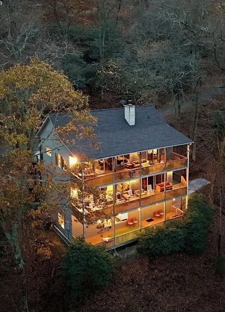 Sky's The Limit -Mountain view, golf course, waterfalls, game room. Sleeps 14 - Image 1