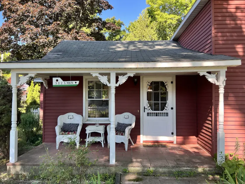 Cute 2 BR Cottage +Den, Sleeps 6, One Block from Van’s Beach, Two Blocks to Town - Image 1