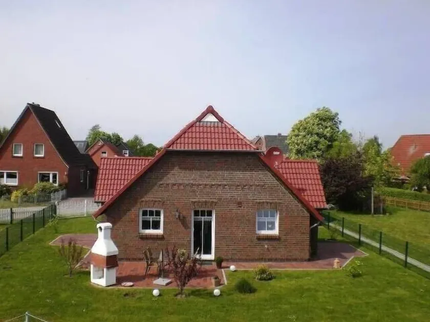 comfortable vacation home with large garden in quiet location - Image 1