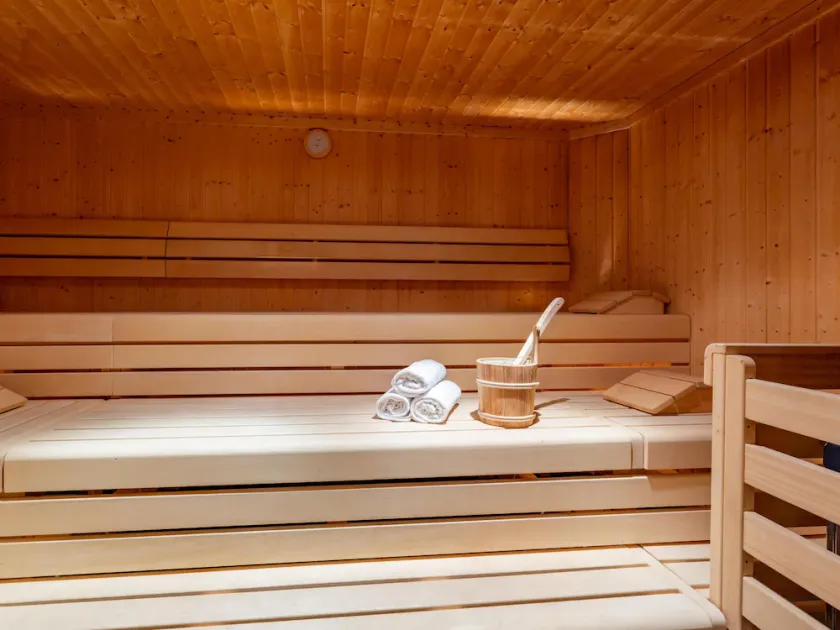 Bright and spacious apartment with in-house sauna - Image 1