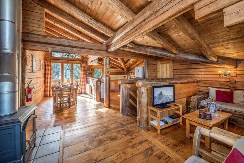 Chalet, à 200m des pistes de ski, terrasse, cheminée ou poêle à bois, parking, télévision - Image 1