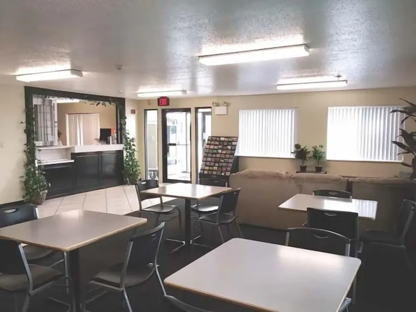 Economy Inn - Image 1