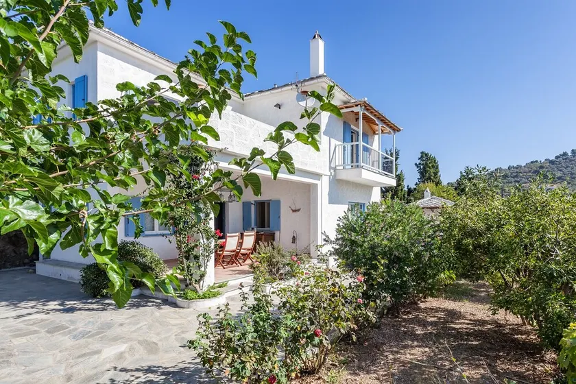 Villa Atheatos in Glossa, Skopelos - Image 1