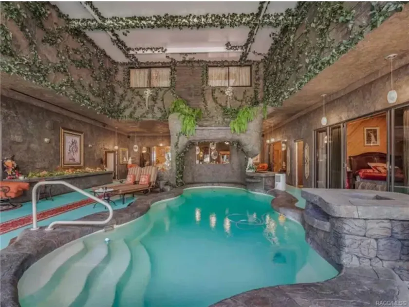 Entire 4 Suite Botique Hotel like home w/ Indoor Pool & Waterfalls - Image 1