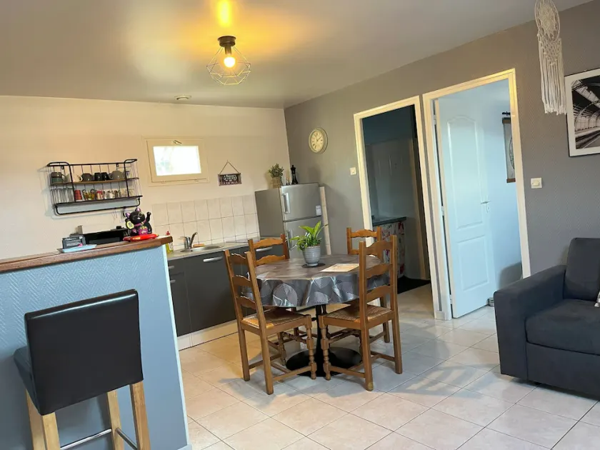 L'Arbre de Vy, T2 42m2 detached, sleeps 5, garage, near train station - Image 1