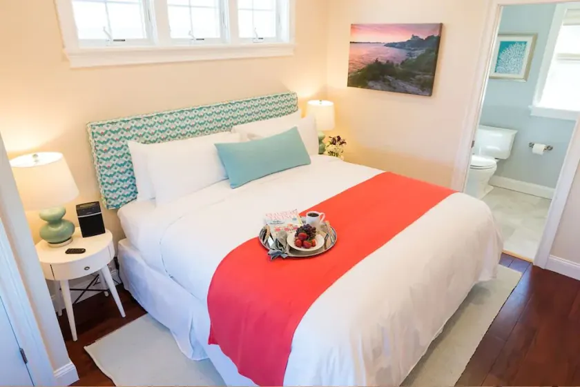 Cottages with easy access to Newport, beaches, nature trails  and  vineyards - Image 1