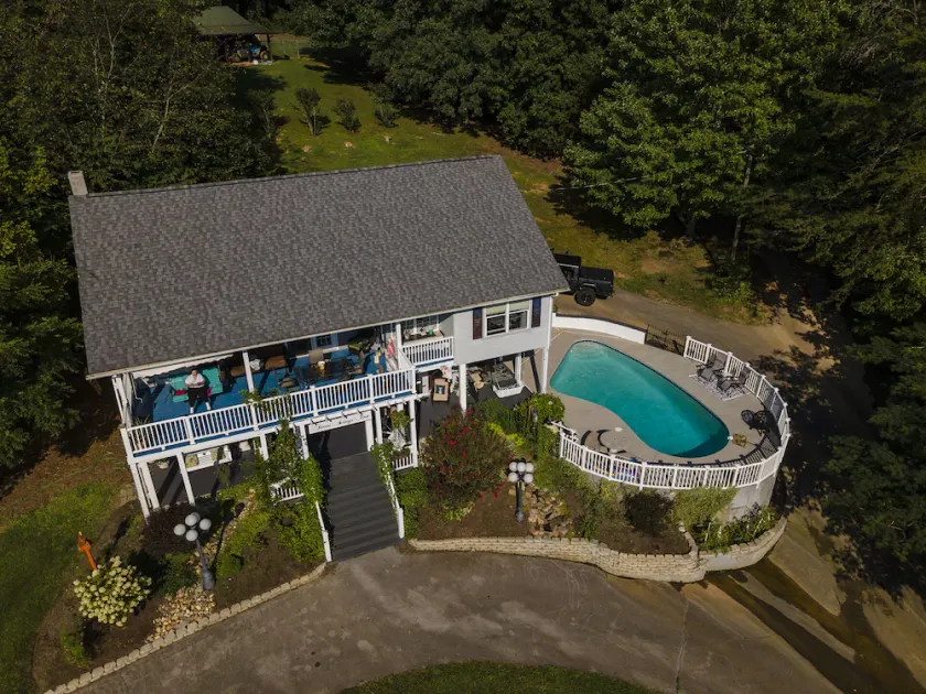  \"  In Ground  Salt Water Pool.\"    3 bedrooms 2baths \"Sleeps 8\".   1st  level. - Image 1