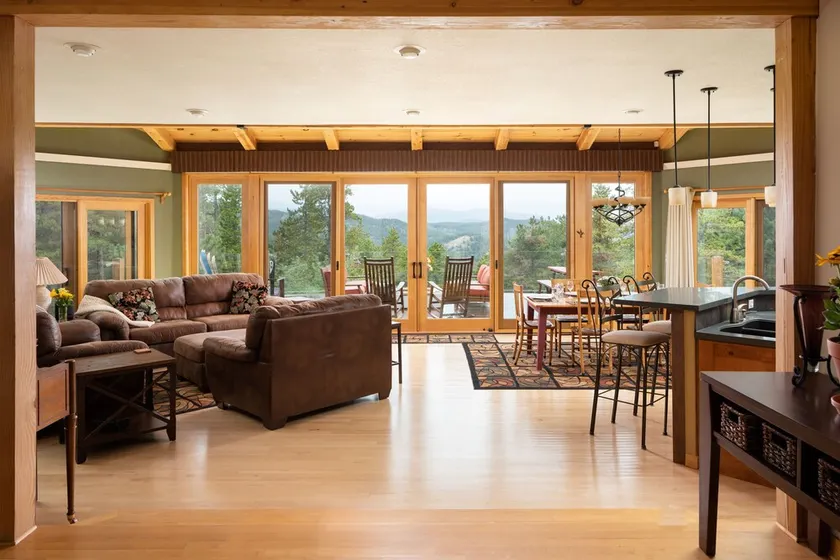 Spacious 4 BR mountain home with pool table, hot tub, and incredible views - Image 1