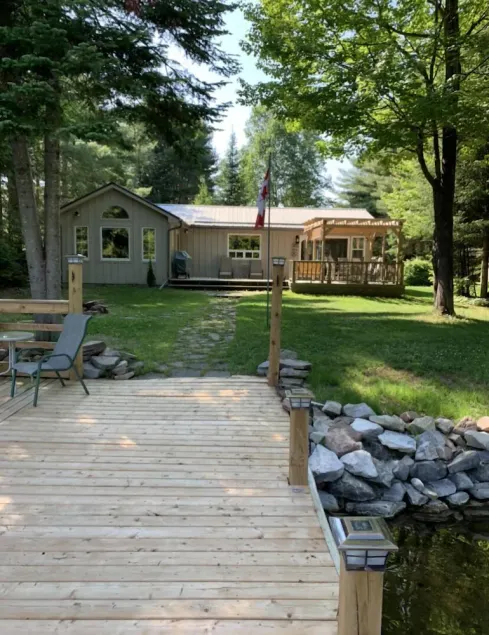 Private Waterfront Cottage, Rivermist Retreat - Image 1