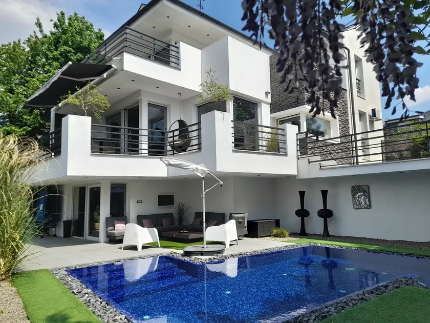 PRIVATE Family VILLA with jakuzzi & swimming pool - Image 1
