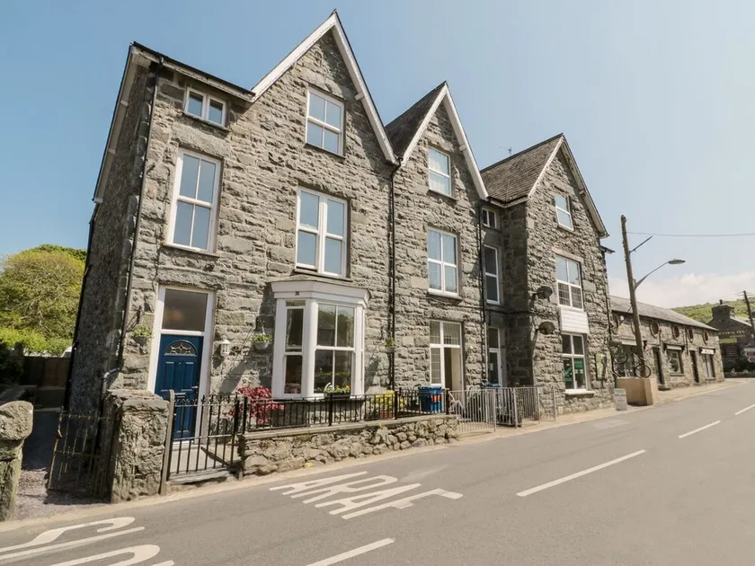 Angorfa, LLANBEDR - Image 1