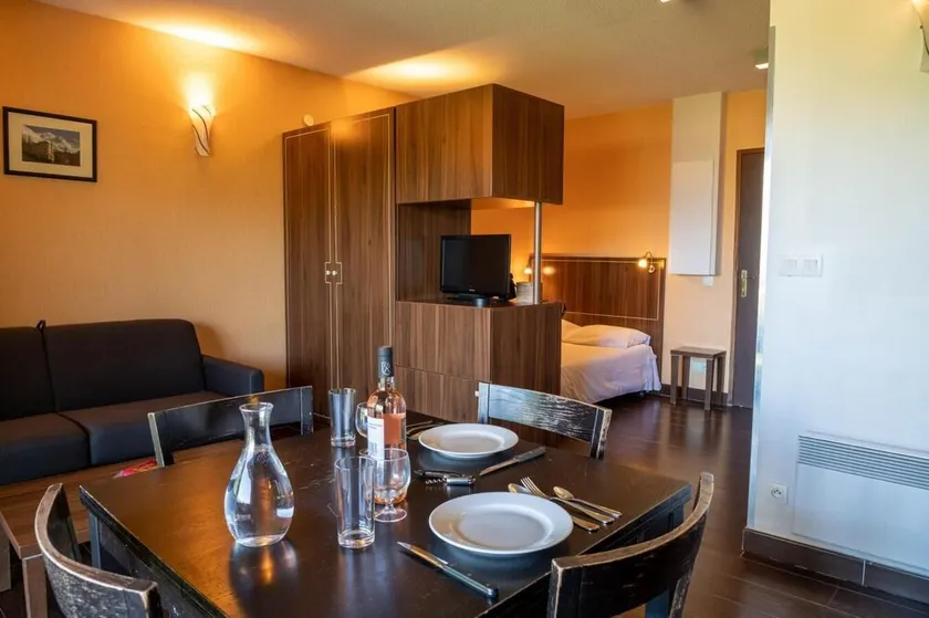 Ground floor, view valley, swimming pool, hammam, terrace, parking, tv, 27m², Pra Loup - Image 1