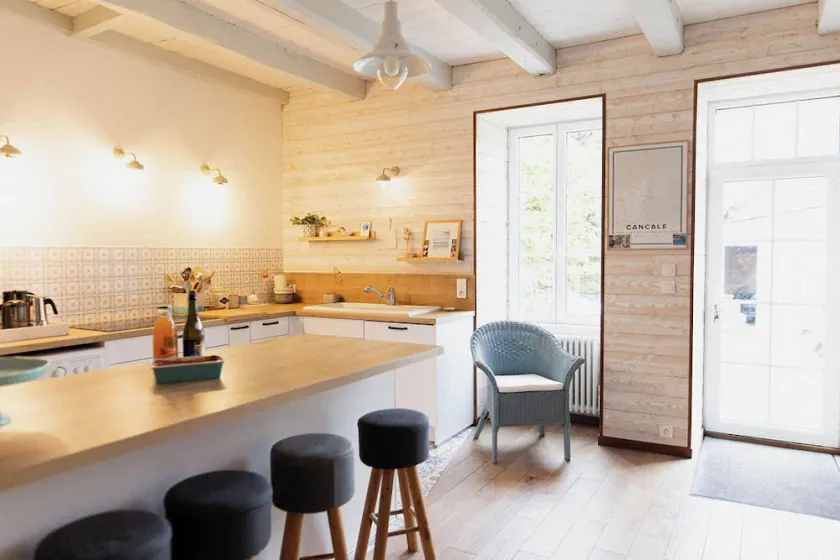In the heart of \"Cancale\"  garden , 500m sea / garage - Image 1