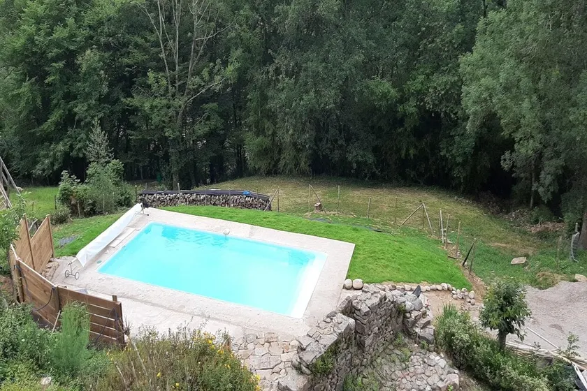 Beautifully Renovated House With Private Pool - Image 1