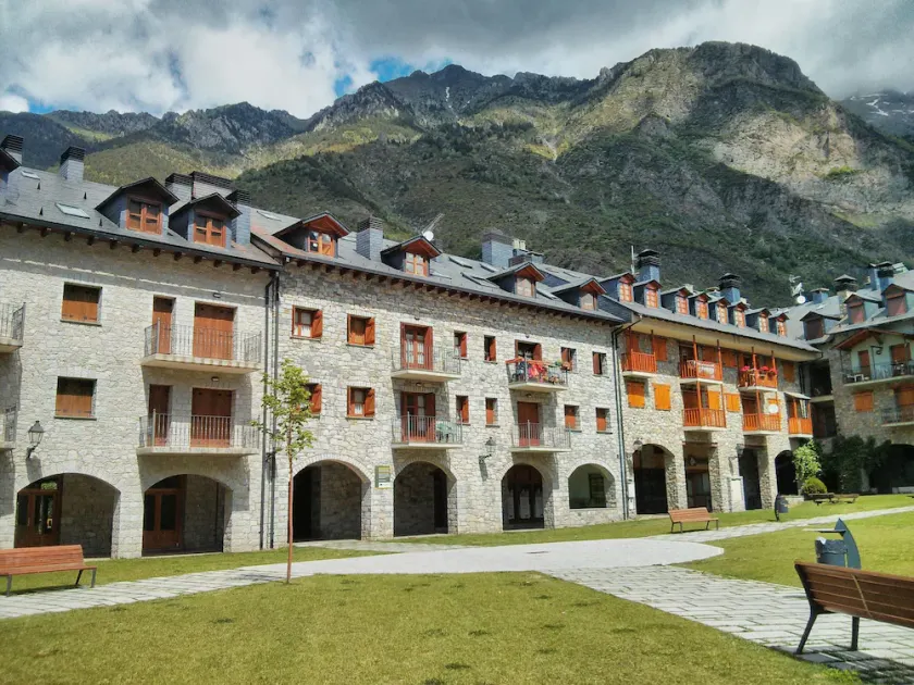 Lejlighed til leje til 5 personer i centrum af Benasque - Image 1