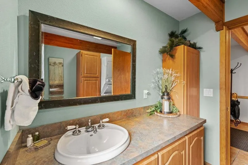 Leavenworth Waterfront Escape | 6BR Sleeps 10 w/ Hot Tub, Pets Welcome - Image 1