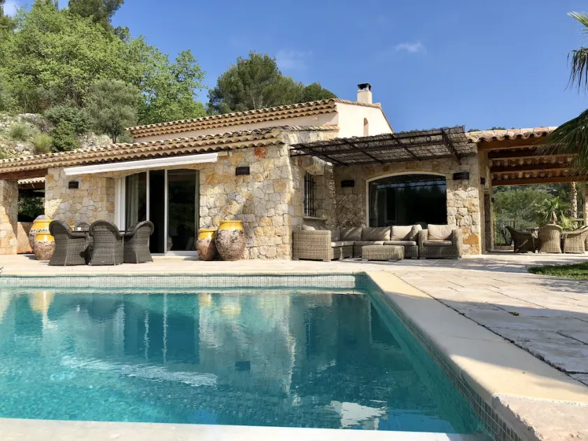 Provencal villa in unique natural and calm setting with beautiful views - Image 1