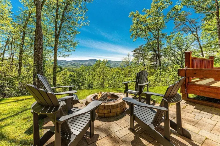Shooting Star Ridge: Mountain View Cabin Near Cherokee with Hot Tub - Image 1