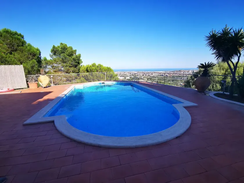 Ferienblumen-Villa mit Pool - Image 1