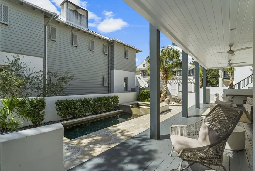 Acqua Cottage & Carriage House - Image 1