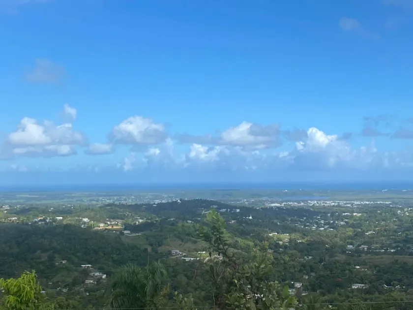 Cozy home in the mountains near El Yunque, 20 min drive to the beach - Image 1