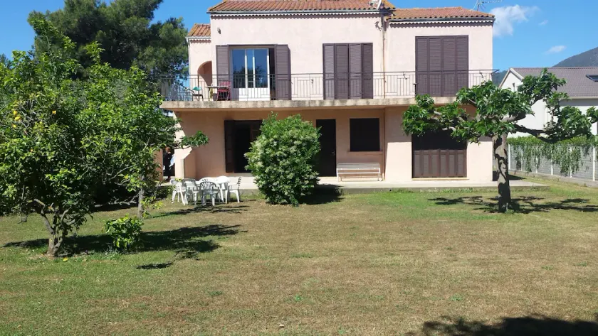 Dessous de Villa 150 metres from the beach - Image 1