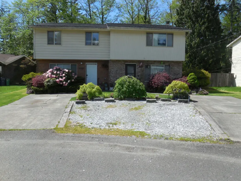 Nice 2 story 3 BR 1200s/f Townhome Minutes from the light rail - Image 1