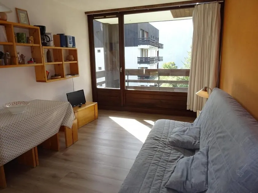 À 100m des pistes de ski, 5ème étage, vue montagne, balcon, parking, télévision, casier à ski, 35m² - Image 1