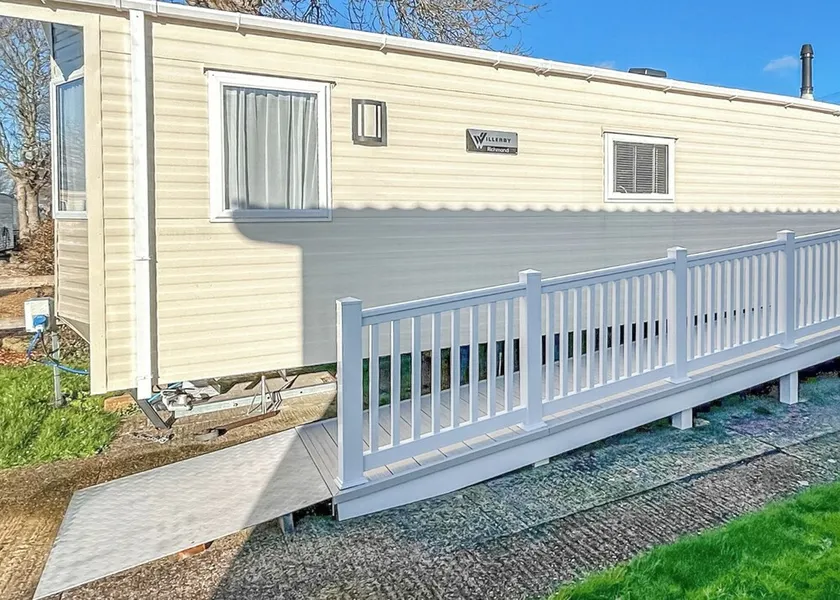 2 bedroom accommodation in Newbridge, Nr Yarmouth - Image 1