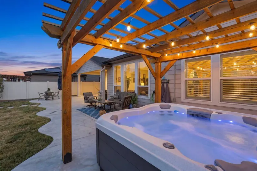 The Blue Heart with Hot Tub - Image 1
