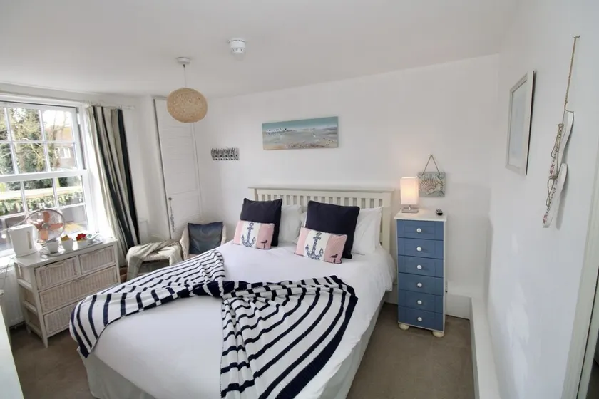 The Beach Hut Room - cozy garden view room - Image 1