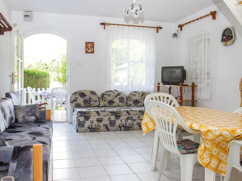 Atemberaubendes alleinstehendes Ferienhaus für 5 Gäste mit TV und Terrasse - Image 1
