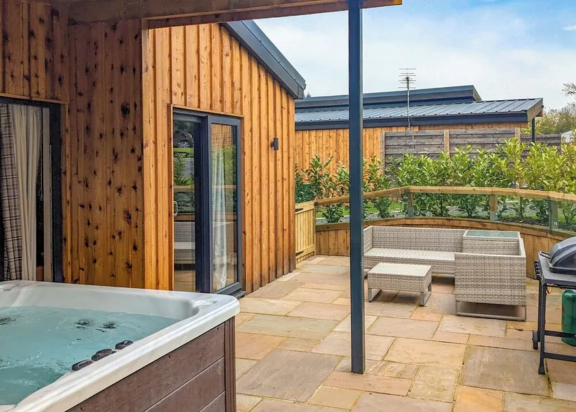 A magnificent bespoke lodge perfect for a family escape with pets. - Image 1