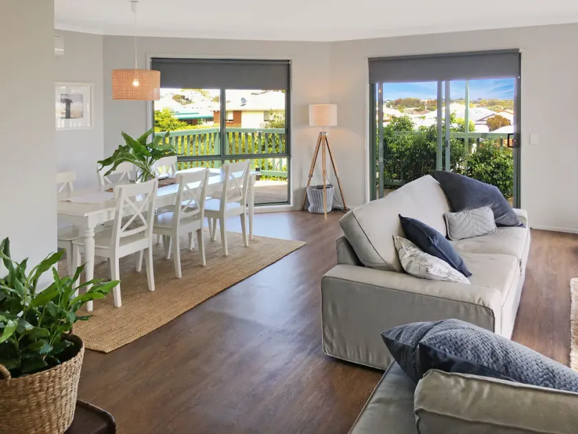 Gateway to Phillip Island Pet Friendly, Free WIFI, Walk to Shops & Beaches - Image 1