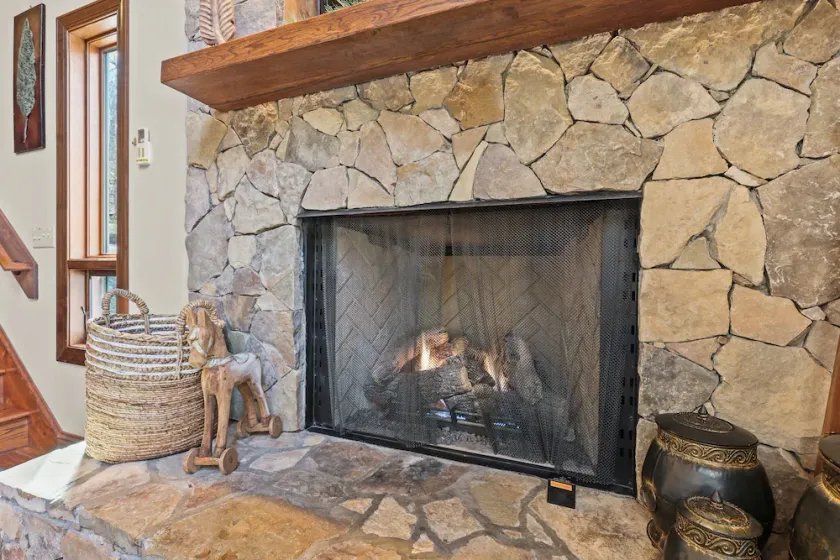 BEECH MTN RESORT 2 MILES-4 BR-YARD, SMALL DOG FRIENDLY NO FEE, FIRE PIT, CLEAN - Image 1
