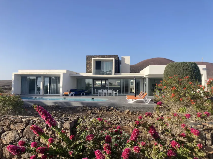 FANTASTIC VILLA AT THE FOOT OF THE LAJARES VOLCANO - 3 bedrooms - heated pool - Image 1