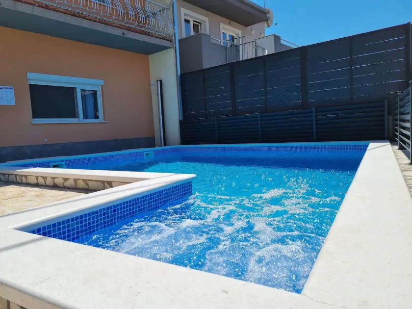 Apartment Gajo with swimming pool near Split - Image 1